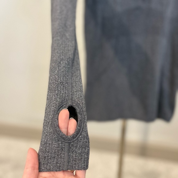 Lululemon Swiftly Half Zip | Size 2 | Grey | Long Sleeve | GREAT Condition - Picture 5 of 5